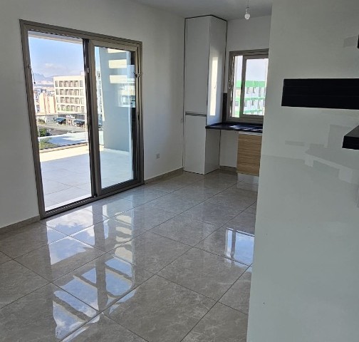 Lefkoşa Küçük Kaymaklı’da 3+1 Türk Koçanlı 140 m² Penthouse – Özel Otoparklı