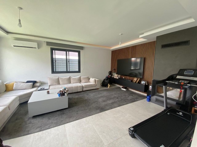 Lefkoşa Ortaköy'de Geniş Teraslı Bahçeli Eşyalı Satılık 3+1 Villa