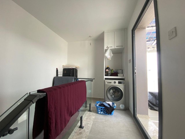 Lefkoşa Ortaköy'de Geniş Teraslı Bahçeli Eşyalı Satılık 3+1 Villa - Fotoğraf 2