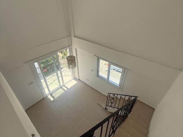 Alsancak’ta Deniz ve Dağ Manzaralı 3+1 Satılık Penthouse – 110 m² - Fotoğraf 4