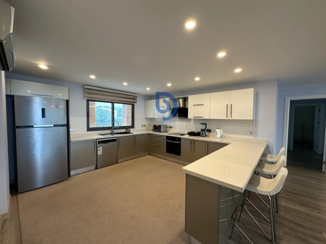 Girne Merkez’de Üst Segment Yaşam 234 m² 3+1 Prestijli Daire