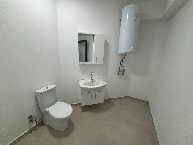 Girne Alsancak'ta Deniz ve Dağ Manzaralı Kapalı Otoparklı Satılık 3+1 Villa