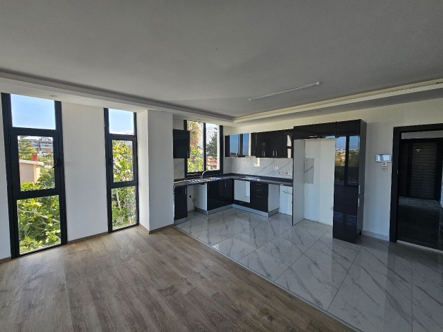 Girne Merkezde 2+1 Acil Satılık İ Kapalı Otoparklı Daire - Fotoğraf 4