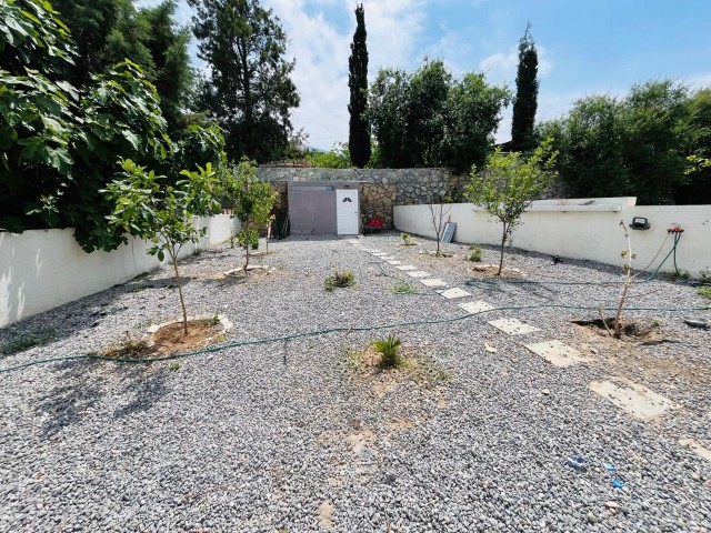 Geniş Özel Bahçeli ve Dağ Manzaralı Şirin 3 Yatak Odalı Villa | Yeşiltepe - Fotoğraf 2