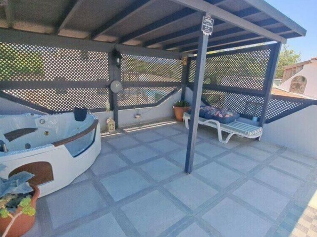 Şık, bakım gerektirmeyen, 3 yatak odalı havuzlu villa, ayrı tapulu