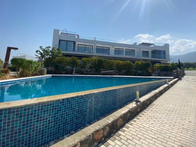 Aquamarine West’te Yer Alan, Çatı Teraslı, Jakuzili ve Muhteşem Deniz Manzaralı Kusursuz 3 Yatak Odalı Bungalov – KDV Ödenecektir
