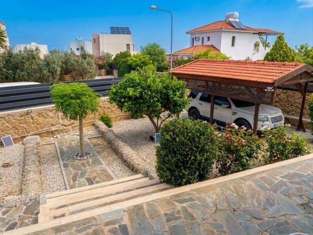 Özel Havuzlu ve Muhteşem Açık Hava Yaşam Alanına Sahip Büyüleyici 3 Yatak Odalı Villa - Fotoğraf 2