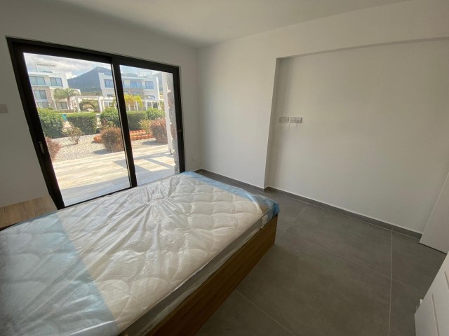 Küçük Erenköy Aquamarine’de Özel Bahçe ve Havuz Manzaralı Şık 2 Yatak Odalı Loft Daire – KDV Ödenecektir - Fotoğraf 3
