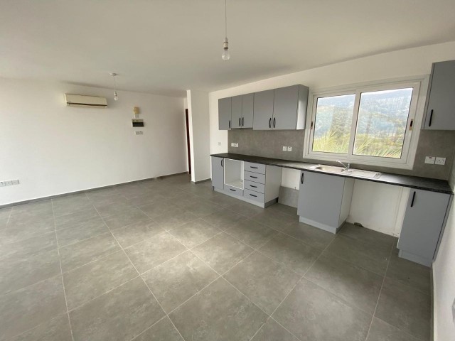 Yakın Zamanda Yenilenmiş, Bireysel Tapuları Devredilmeye Hazır ve KDV Ödenmeyecek 2 Yatak Odalı Bir Çatı Katı Dairesi ve Sahibi 12 veya 24 Aylık Bir Ödeme Planı Sunuyor! - Fotoğraf 4
