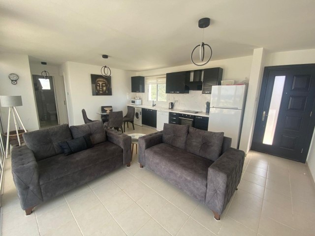 Yenilenmiş, Tam Eşyalı 2 Yatak Odalı Penthouse – Özel Çatı Terası, Muhteşem Deniz ve Dağ Manzaraları – %5 KDV Ödenecektir - Fotoğraf 2