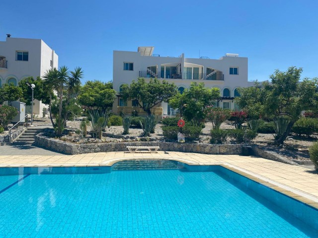 Yenilenmiş, Tam Eşyalı 2 Yatak Odalı Penthouse – Özel Çatı Terası, Muhteşem Deniz ve Dağ Manzaraları – %5 KDV Ödenecektir - Fotoğraf 3