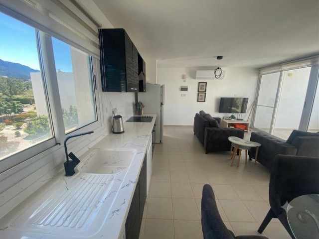 Yenilenmiş, Tam Eşyalı 2 Yatak Odalı Penthouse – Özel Çatı Terası, Muhteşem Deniz ve Dağ Manzaraları – %5 KDV Ödenecektir - Fotoğraf 4