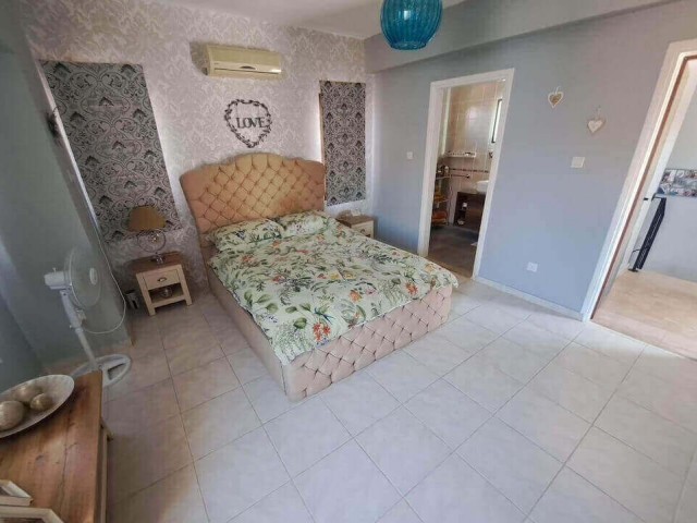 Panoramik Manzaralı ve Özel Konumlu Şık 3 Yatak Odalı Villa - Nadir Bir Fırsat - Fotoğraf 3