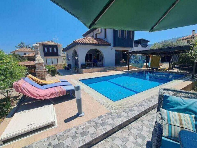 Panoramik Manzaralı ve Özel Konumlu Şık 3 Yatak Odalı Villa - Nadir Bir Fırsat - Fotoğraf 4