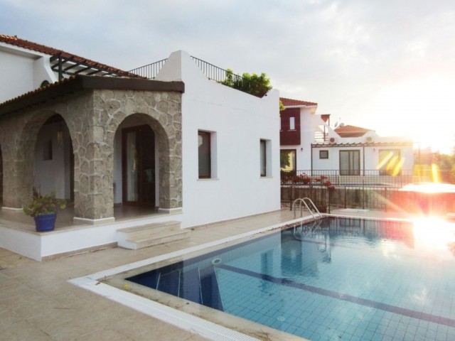 Havuzlu ve Yüksek Deniz Manzaralı Güzel Özel Villa - Fotoğraf 4