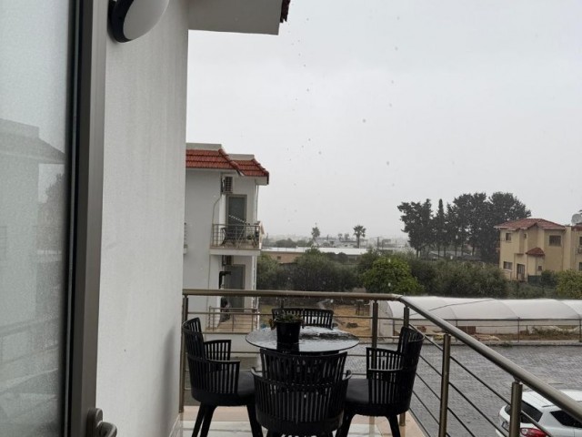 ALSANCAK'TA 4 HANELİ APARTMANDA ÖZEL TERASLI 2+1 DAİRE