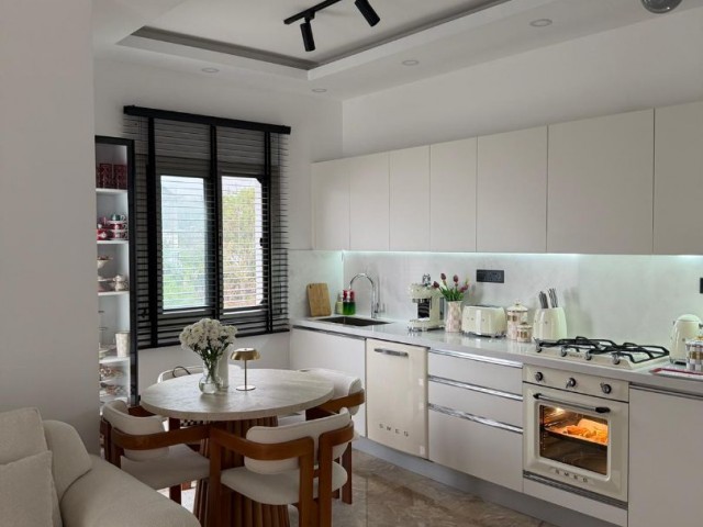Alsancak'ta 4 Haneli Apartmanda Özel Teraslı 2+1 Daire - Fotoğraf 4