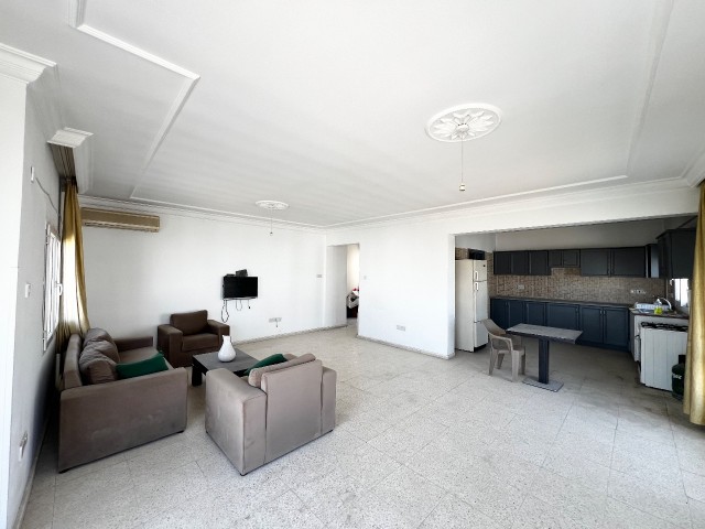 Lefkoşa Dumlupınar'da 3+1,Türkmalı 130 m2 , Cadde Mutfak Restorana yürüme mesafesinde.Satılık Daire