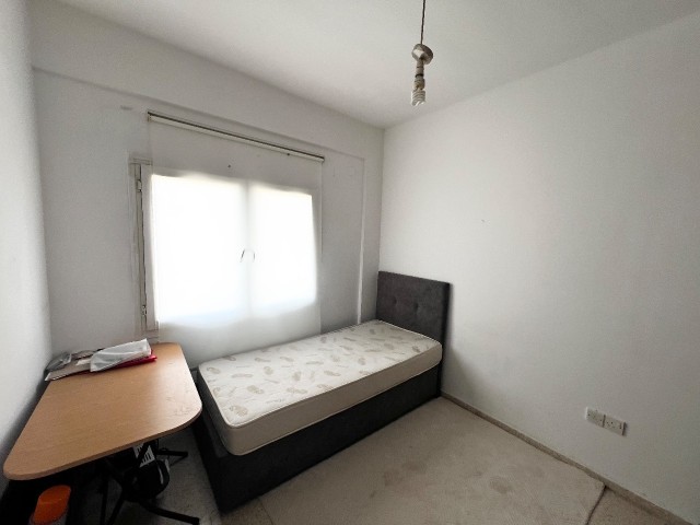 Lefkoşa Dumlupınar'da 3+1,Türkmalı 130 m2 , Cadde Mutfak Restorana yürüme mesafesinde.Satılık Daire - Fotoğraf 4