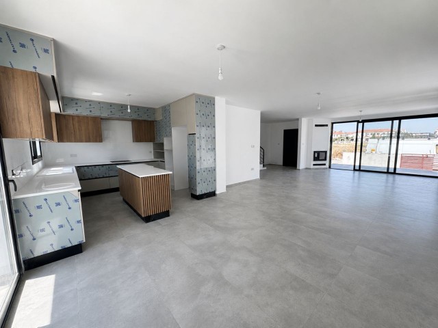 LEFKOŞA YENİKENT'TE 3+1 ÖZEL TASARIM TÜRK KOÇANLI EN-SUITE VİLLA (KDV & TRAFO YOK)