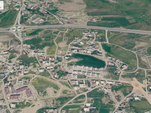 HAMİTKÖY'DE LEFKOŞA KUZEY ÇEVRE YOLU HEMEN ALT KISMINDA SATILIK 3 KAT APARTMAN YAPIMINA UYGUN TÜRK KOÇANLI ARSA