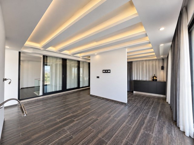 Girne Merkez’de Full Eşyalı, Özel Havuzlu Satılık 4+1 Penthouse - Fotoğraf 2