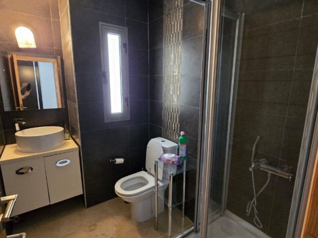 Yeşiltepe'de Bahçeli ve Havuzlu 3+1 Tam Müstakil Villa - Fotoğraf 2