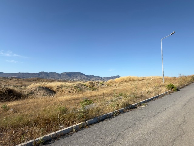 Gönyeli Bölgesinde Manzaralı Satılık Türk Koçanlı 700 m2 Arsalar - Fotoğraf 3