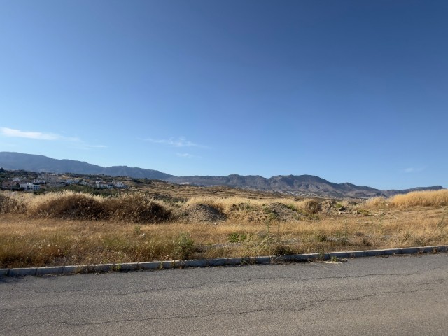Gönyeli Bölgesinde Manzaralı Satılık Türk Koçanlı 700 m2 Arsalar - Fotoğraf 4