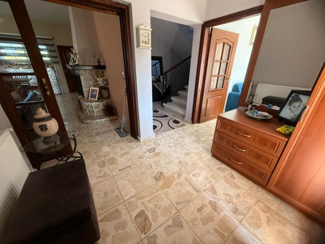 Alsancak'ta 1 Dönüm Arazi İçerisinde Tam Müstakil En-suıte Villa - Fotoğraf 2