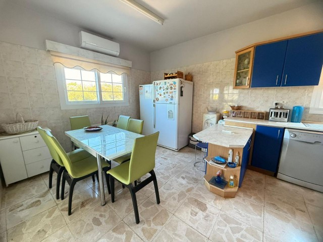 Alsancak'ta 1 Dönüm Arazi İçerisinde Tam Müstakil En-suıte Villa - Fotoğraf 4