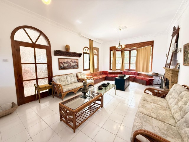 Girne Bellapais’te 3+1 Müstakil Villa – Deniz ve Dağ Manzaralı - Fotoğraf 2