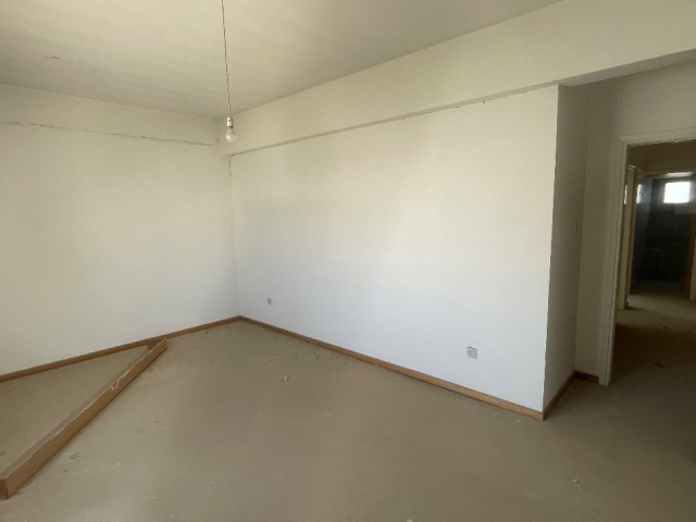 Küçük Kaymaklı Bölgesinde Satılık Türk Koçanlı Komple Apartman Yüksek Kira Potansiyeli - Fotoğraf 3