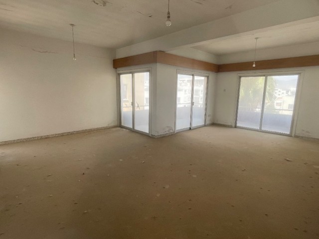 Küçük Kaymaklı Bölgesinde Satılık Türk Koçanlı Komple Apartman Yüksek Kira Potansiyeli - Fotoğraf 4