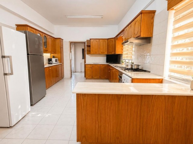 BALIKESİR'DE SATILIK YER EVİ KONFORUNDA 4+2 GENİŞ DAİRE