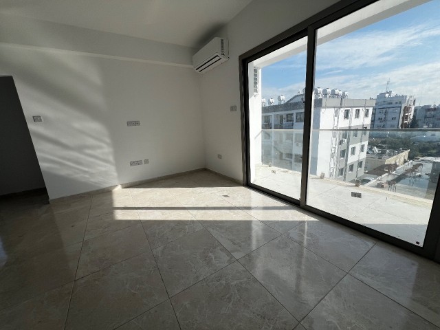 Lefkoşa Kızılbaş Bölgesinde Lüks Beyaz Eşyalı Satılık 2+1 Daire - Fotoğraf 4