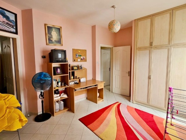 Girne Merkezde Satılık 4+1 Penthouse Daire - Fotoğraf 2
