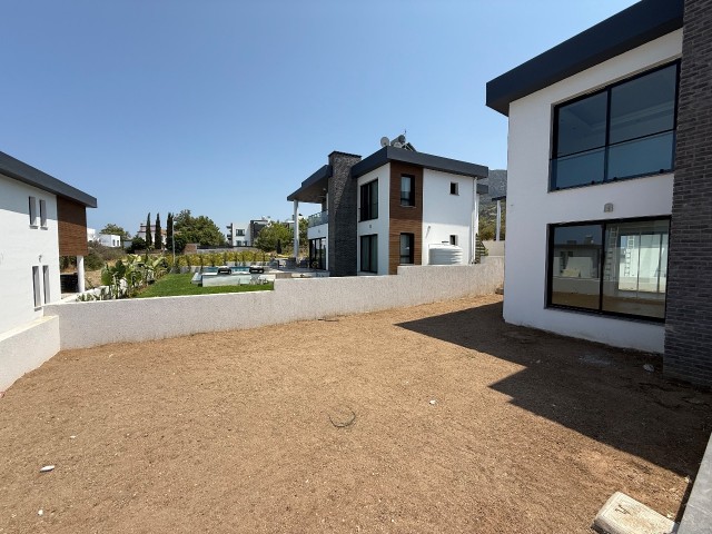 Girne Zeytinlikte deniz manzaralı satılık 4+1 villa