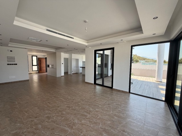 Girne Zeytinlikte deniz manzaralı satılık 4+1 villa - Fotoğraf 3