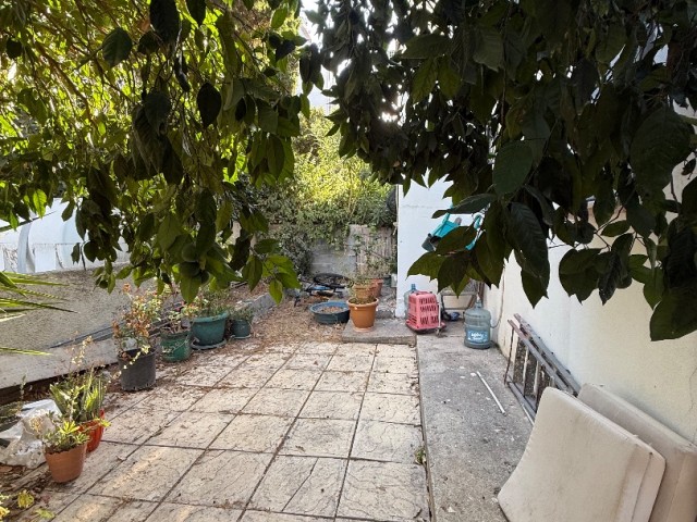 Girne Lavaş arkası bölgesinde satılık 3+1 zemin kat bahçeli daire - Fotoğraf 4