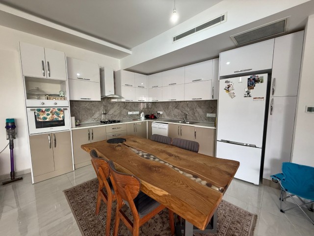 Zeytinlikte havuzlu sitede bahçe katı satılık 3+1 daire