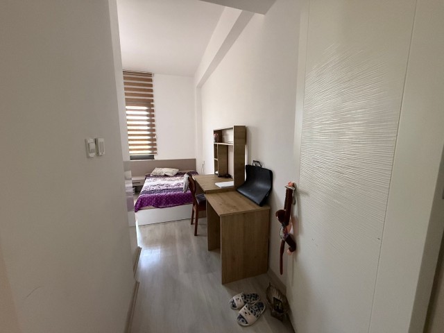Zeytinlikte havuzlu sitede bahçe katı satılık 3+1 daire - Fotoğraf 2
