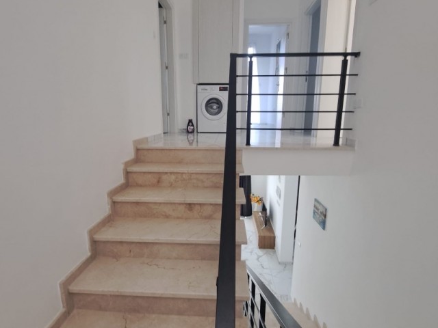 Lapta anayola yakın ortak havuzlu satılık 3+1 ikizvilla - Fotoğraf 4