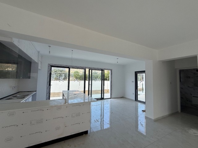 Girne Boğazda satılık sıfır 3+1 türk koçanlı müstakil villa