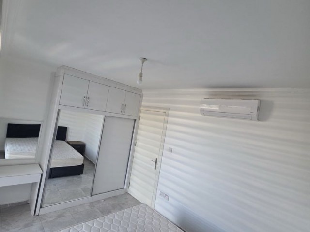 Havuzlu Sitede Terslı Satılık Daire - Fotoğraf 3