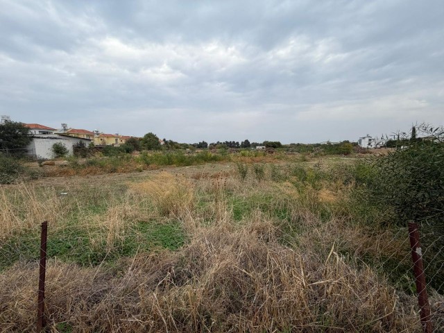 Girne Karşiyaka da imara açık 2 dönüm arsa. Kat karşılığı verilir. - Fotoğraf 2