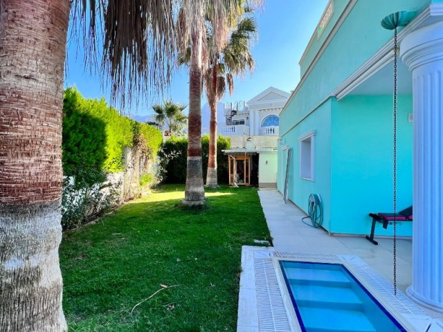 Girne Çatalköy de 4+1 satılık villa.