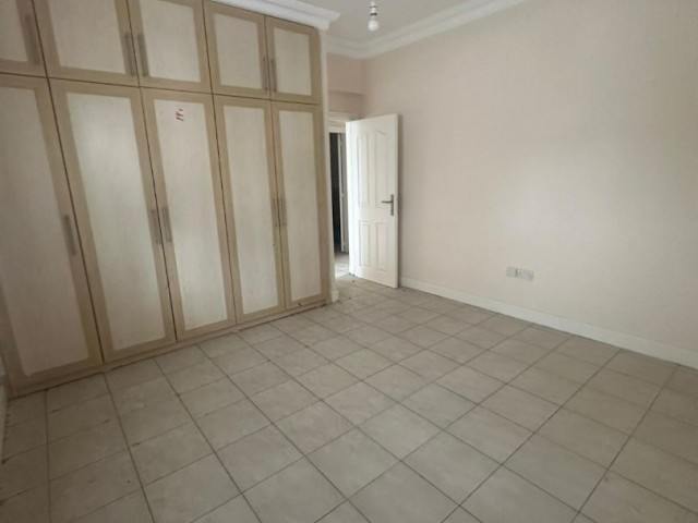 Girne Merkez de  5 adet 3+1 satılık  komple daire.