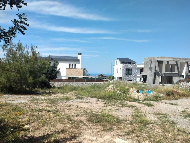 Girne Çatalköy de 605 m2 satılık arsa.
