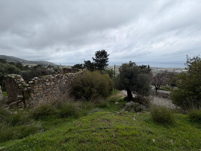 Girne Karşıyaka da 21 dönüm kat karşılığı satılık arazi.